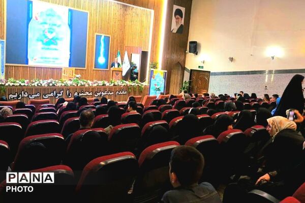  آیین تقدیر از حافظان برگزیده قرآن منطقه 19 تهران