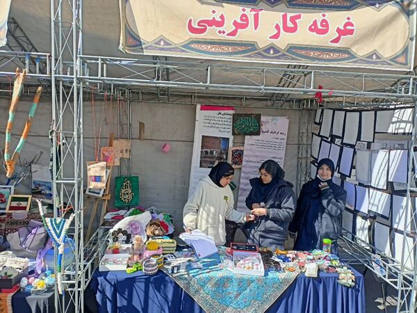 بازارچه مشاغل در هنرستان سمیه 