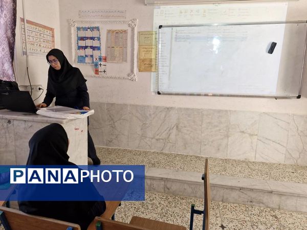 کارگاه آموزشی بررسی کتاب‌های درسی ویژه دبیران مدارس عشایری 