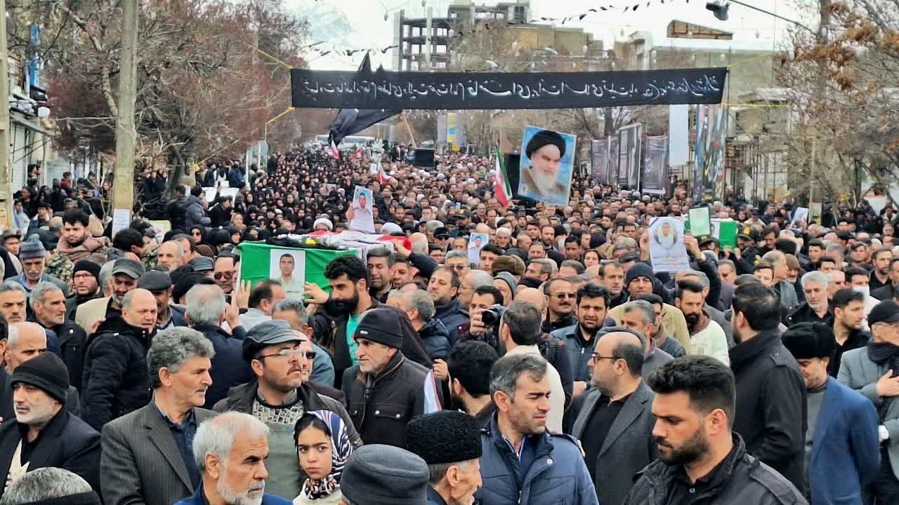 تشییع پیکر مطهر پنج شهید مدافع وطن اهل مرند در دریای خروشان مشتاقان شهادت 
