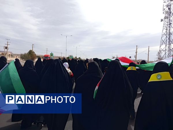 حضور مردم روستای دهشیر شهرستان تفت در راهپیمایی ۲۲ بهمن