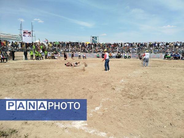 رقابت پهلوانان کشتی با چوخه در گود امام مرشد فاروج - میراثی ۴۰۰ ساله