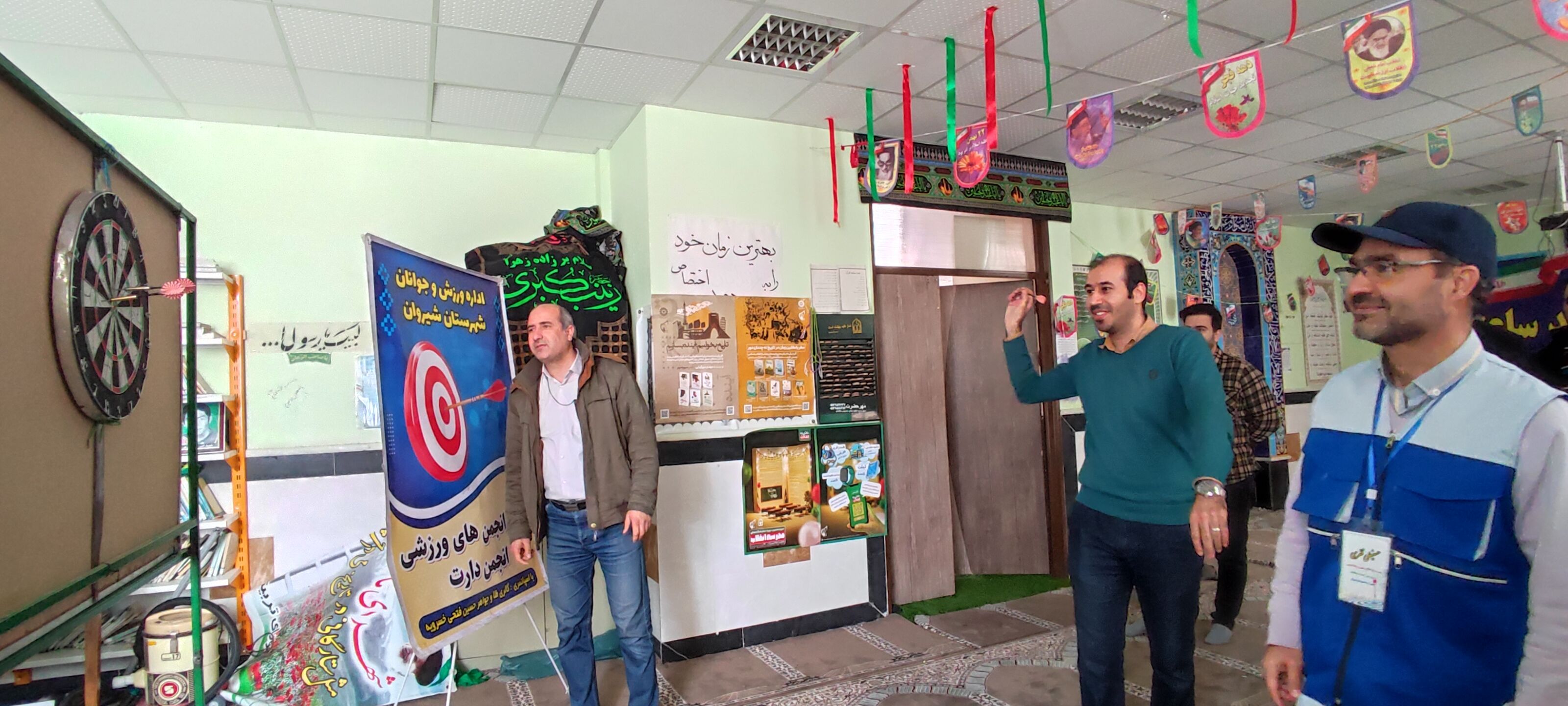 برگزاری مسابقه دارت ویژه دبیران دبیرستان شاهد ۴ شیروان
