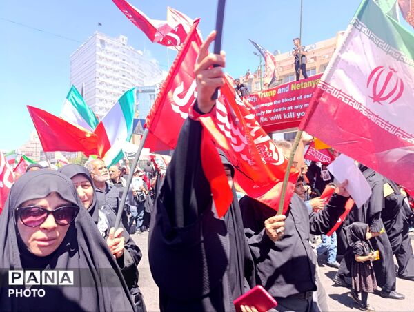 مراسم تشییع رهبر معظم انقلاب و خانواده ایشان در مشهد