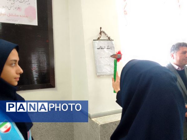 زنگ انقلاب در مدرسه بنت‌الهدی صدر با حضور مسئولین نواخته شد 