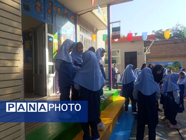 زنگ آغاز مهر در دبستان دخترانه مهر و ماه آشخانه 