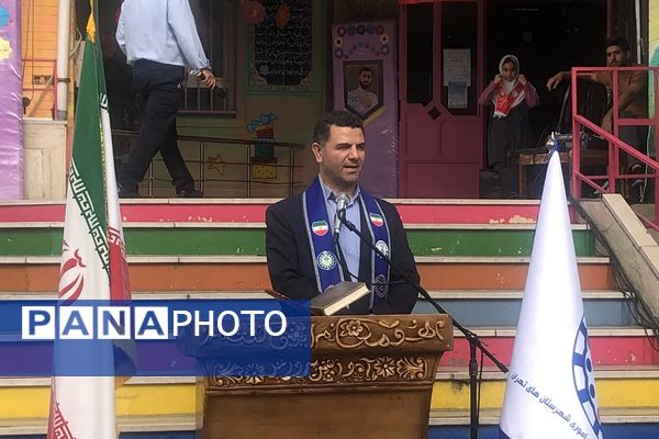 بیست و ششمین سالروز تاسیس سازمان دانش‌آموزی در دبستان طواف و معماریان ناحیه دو شهرری 