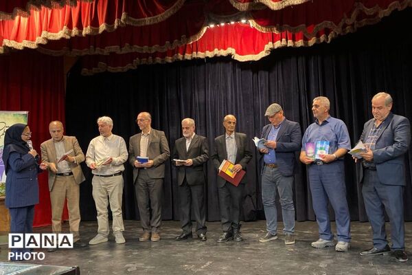 تجلیل از نویسندگان نوجوان ورامین به مناسبت روز شعر و ادب فارسی
