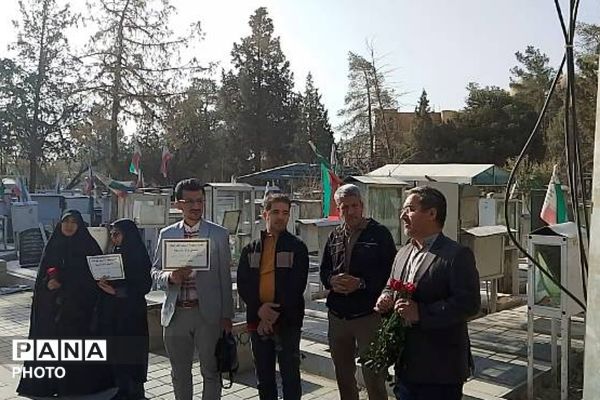 تجدید میثاق معاونین پرورشی، مربیان تربیتی و مشاورین مدارس کهریزک با آرمان‌های امام راحل و شهدا