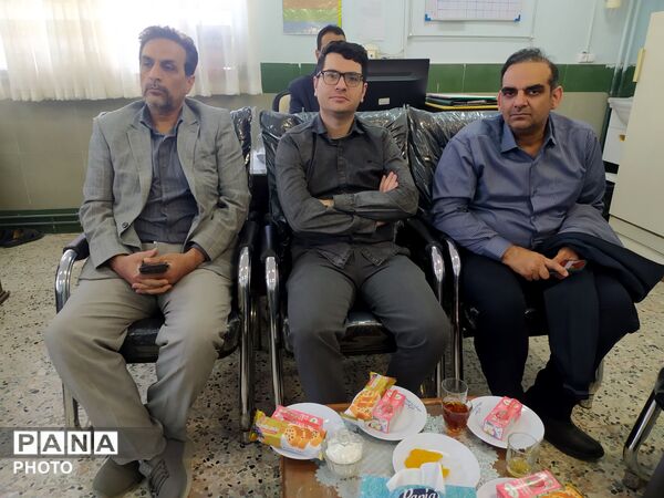 جلسه شورای دبیران دبیرستان نمونه آیت‌الله خامنه‌ای
