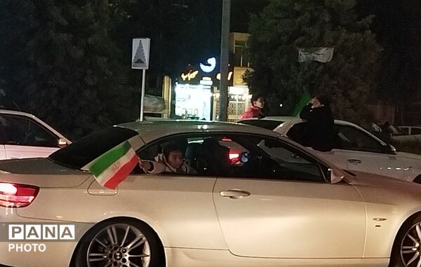 حضور دهه نودی ها در رژه ماشینی بلوار فضل نیشابور 