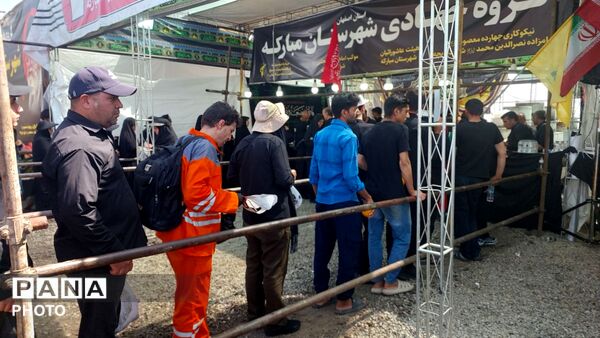 دریای جمعیت در خیابان‌های منتهی به مصلای امام خمینی(ره)