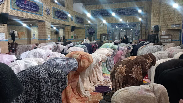 اعتکاف دختران دانش‌آموز در قم
