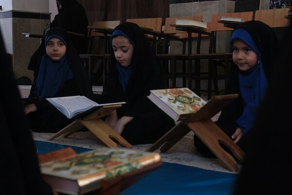 محفل انس با قرآن در امامزاده لطیف(ع) نسیم‌شهر