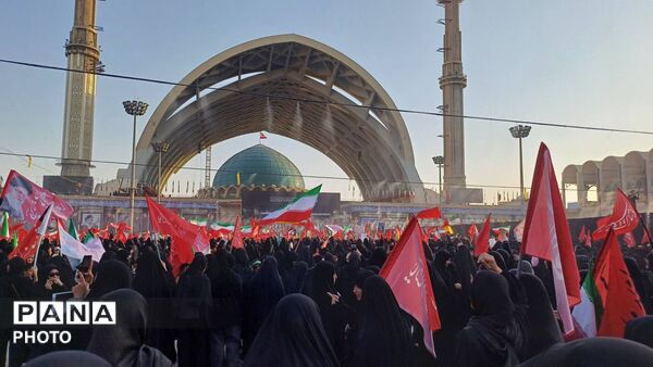 حضور فرهنگیان در آیین وداع با پیکر مطهر رهبر شهید در مصلی تهران 