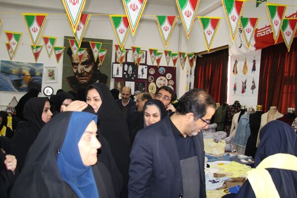 افتتاح نمایشگاه شکوفایی هنر و مهارت زنان و دختران هنرستان استاد شهریار 