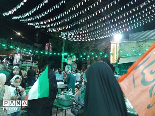 طعم خدمت و محبت؛ عطر فاطمی در «چایخانه حضرت زهرا (س)» پیچید