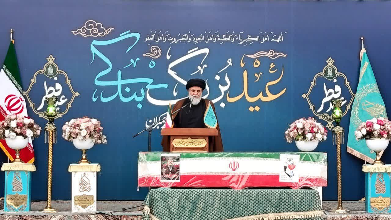 اقامه نماز عید فطر و تشییع پیکر شهید «کیارش» در مسجد جمکران