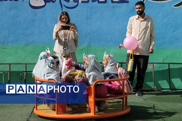 جشن شکوفه‌ها در مدارس بهارستان‌دو؛ آغاز سفری تازه برای کلاس اولی‌ها