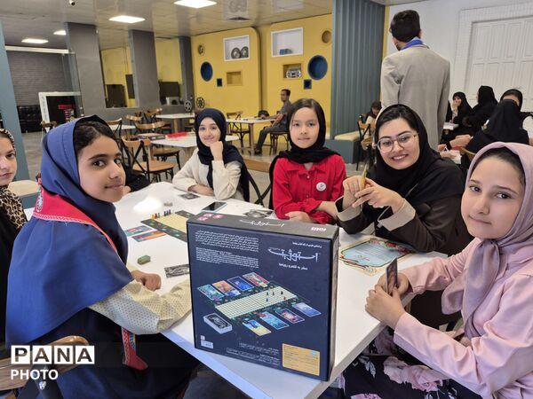 تقدیر از دانش‌آموزان غرفه‌های «بر مدار ایران» و دورهمی صمیمانه با مدیر سازمان دانش‌آموزی خراسان رضوی