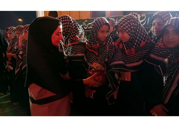 برپایی موکب «عشاق الحسین(ع)» سازمان دانش‌آموزی شهرستانهای تهران در مسیر زائران اربعین