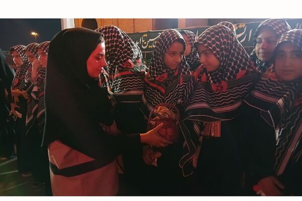 برپایی موکب «عشاق الحسین(ع)» سازمان دانش‌آموزی شهرستانهای تهران در مسیر زائران اربعین