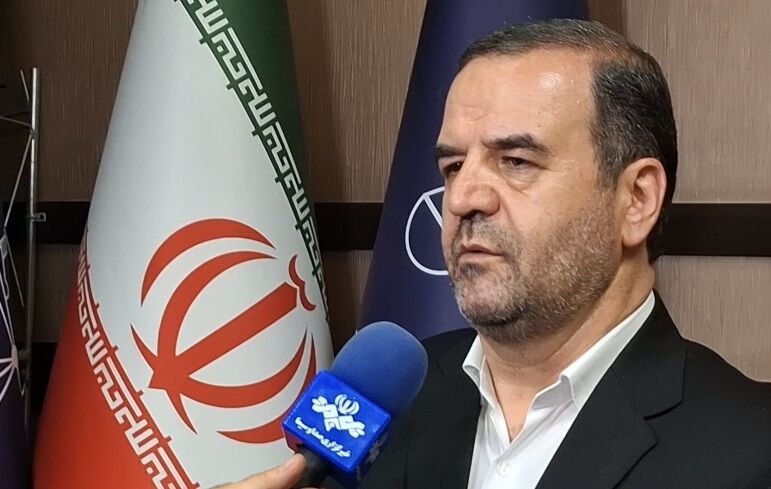 اصناف و سازمان حمایت ضابطین تعزیرات حکومتی در قیمت‌ کالاها در بازار هستند