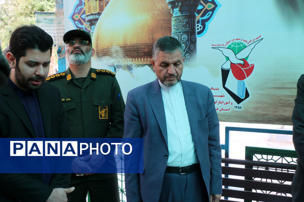 عطرافشانی مزار شهدای فرهنگی استان قم