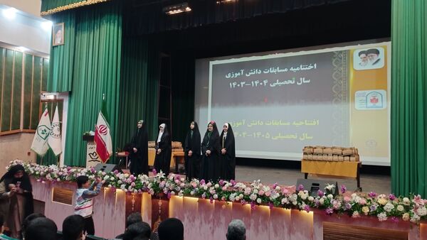آیین تجلیل از دانش‌آموزان منتخب مسابقات قرآنی و فرهنگی 