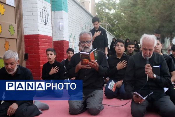 قرائت دعای زیارت عاشورا در شب های محرم در مسجد حضرت صاحب الزمان(عج)