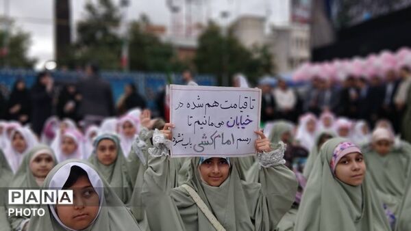 حضور معاون پرورشی وزارت آموزش و پرورش در جمع فرشتگان نمازگزار