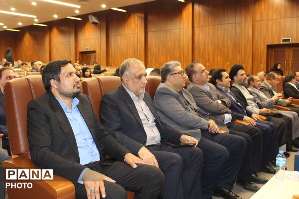 تجلیل از خبرنگاران و عکاسان نظرآباد در آیین گرامیداشت هفته خبرنگار 