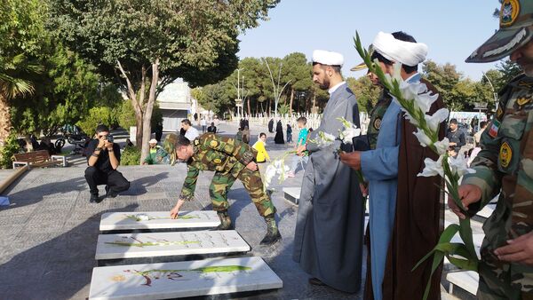 مراسم اولین سالگرد شهادت  سید حسن نصرالله، شهید حاج عباس نیلفروشان و سید هاشم صفی الدین در گلستان شهدا اصفهان 
