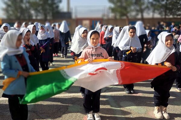 جشن پیروزی انقلاب اسلامی در مدارس منطقه کهریزک 
