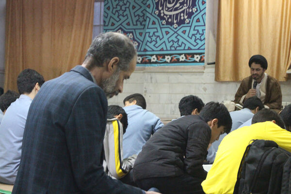 جزء‌خوانی قرآن کریم در دبیرستان حاجیه‌خانم ثقفی ناحیه چهار قم