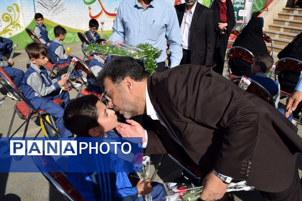 نواختن زنگ آغاز سال تحصیلی جدید در مدارس آموزش و پرورش منطقه 14 تهران