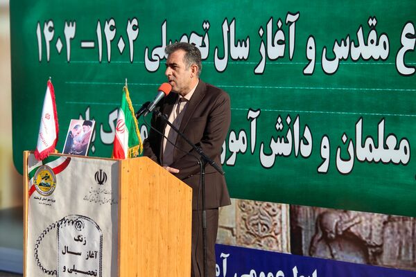 نواختن زنگ مهر و ایثار در دبیرستان عصمتیه کرمانشاه 
