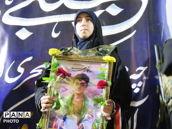 رژه دختران جان فدا همزمان با سراسر کشور در شهرستان خلیل آباد 