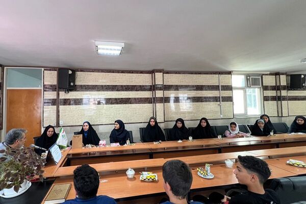 تقدیر از دانش‌آموز خبرنگاران فعال پانا در مراسم روز خبرنگار در شهرستان فیروزکوه