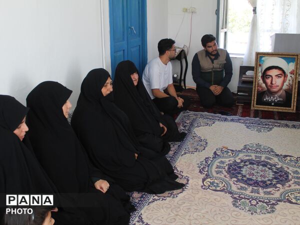دیدار مسئولان بسیج سازندگی و بسیجیان با خانواده شهید علی ایمانی در شوقان