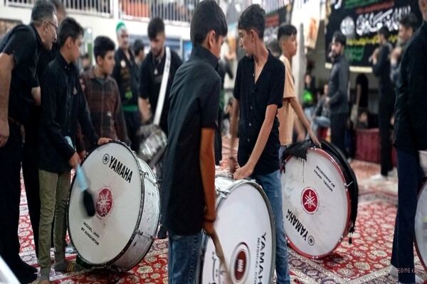 عزاداری شب هشتم ماه محرم در شهر بار 