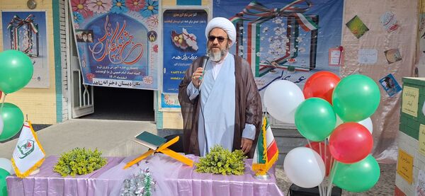 زنگ جشن نیکوکاری با شعار «عیدی برای همه» در دبستان دخترانه شاهد کوهدشت 