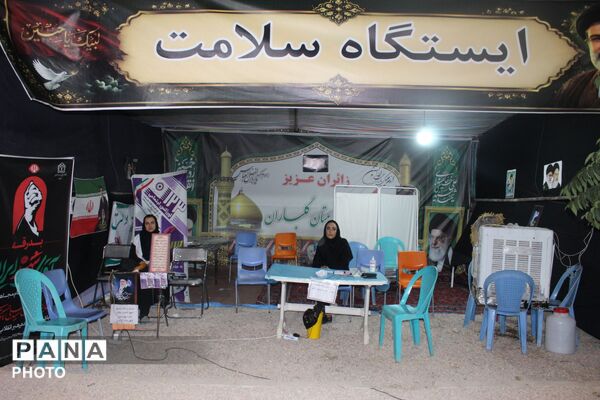موکب های شهرستان فاروج در حال خدمت رسانی به زائران به رهبر انقلاب 