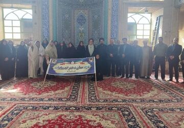 حضور دانش آموزان دبیرستان سادات در نماز جمعه شهرستان زارچ