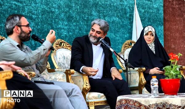  محفل شاعران آیینی در غرفه فرهنگسرای خاوران در مهمانی ۱۰ کیلومتری غدیر