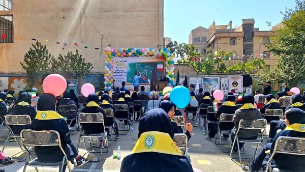 آیین متمرکز استانی جشن عاطفه‌ها‌ در دبیرستان فرزانگان یک ناحیه یک کرج 