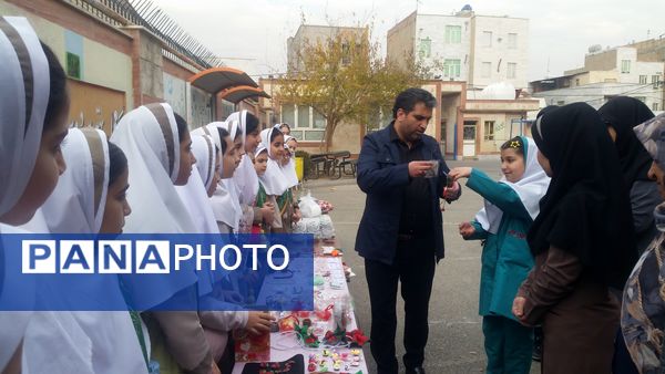 بازارچه دانش‌آموزی به‌مناسبت هفته بسیج دانش‌آموزی