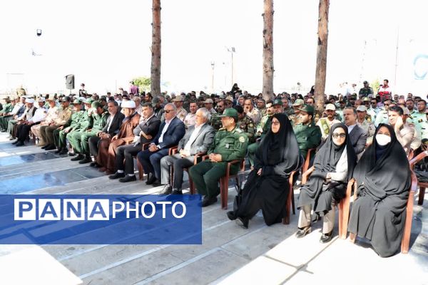 گلباران مزار مطهر شهدا به‌مناسبت هفته دفاع مقدس در بجنورد