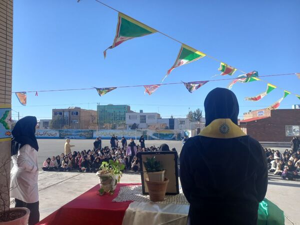 مراسم چهل وششمین سالگرد انقلاب اسلامی در دبیرستان فرهنگ مرحوم فخرایی