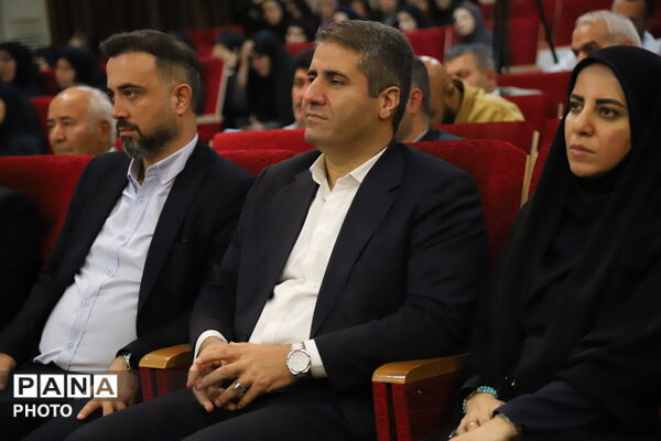 نشست صمیمی مدیرکل آموزش و پرورش تهران با مدیران مدارس منطقه ۱۳